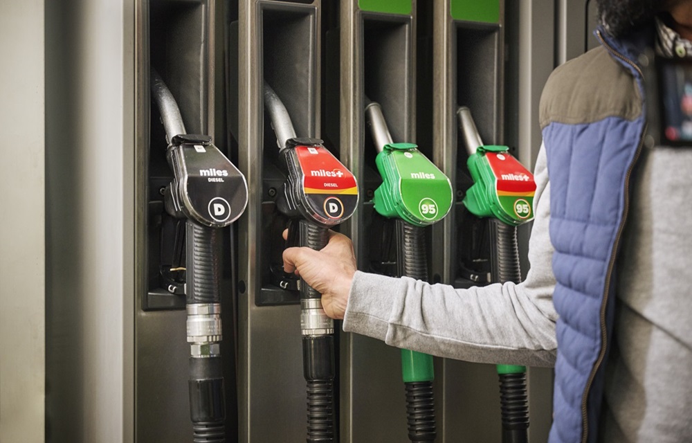 Zdjęcie przestawia pistolety na stacji benzynowej Circle K.